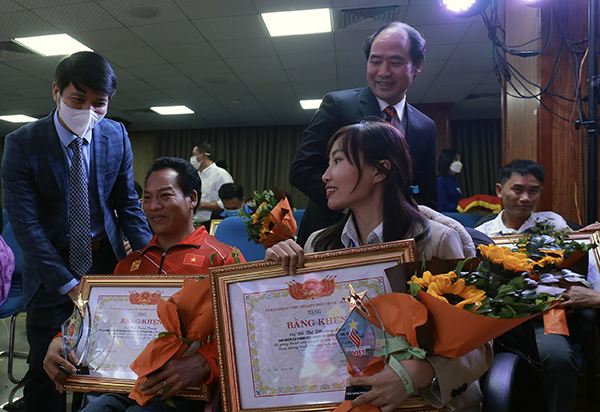 “Faire briller l énergie et l’esprit vietnamiens” de jeunes handicapés exemplaires à l’honneur